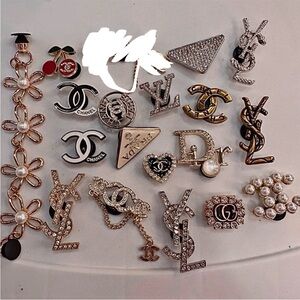 18 metal shoe charms